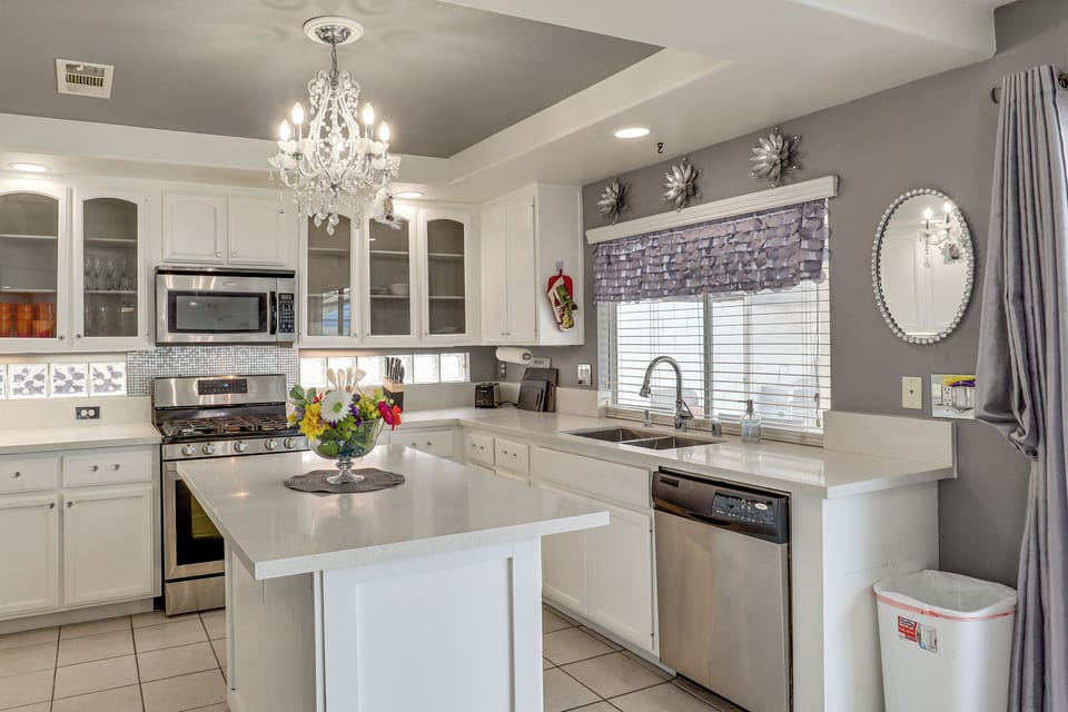 Kitchen | Main Level