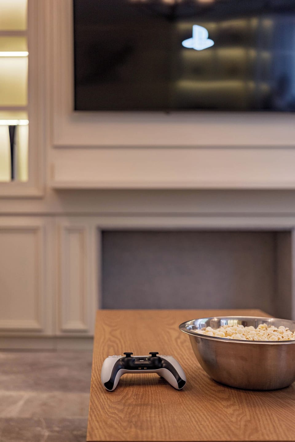 Deluxe House, 6 Bedrooms, City View | Television