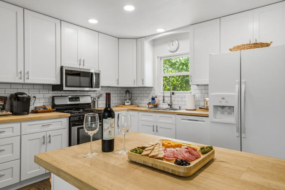 Kitchen | Open Prep Space & Garden View Sink | Easy Everyday Living