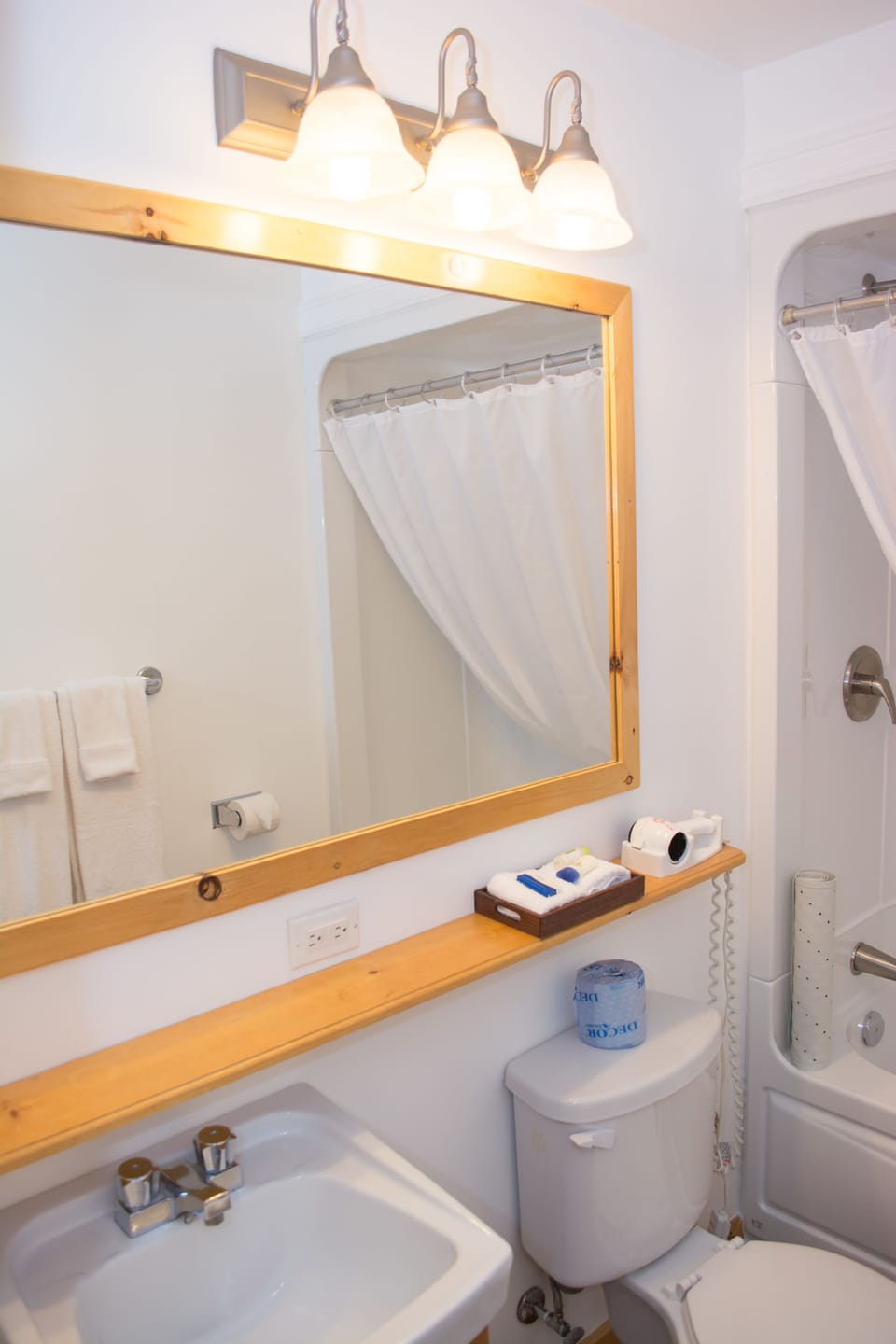 Double Room, 2 Double Beds | Bathroom | Combined shower/tub, free toiletries, towels