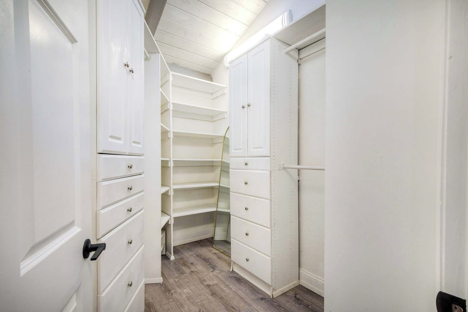 Bedroom 5 closet 