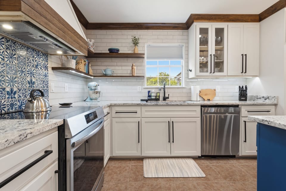 All stainless steel appliances and granite countertops.