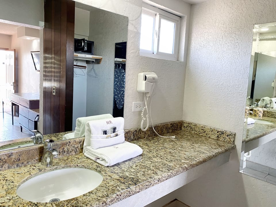 Minibar, in-room safe, desk, iron/ironing board