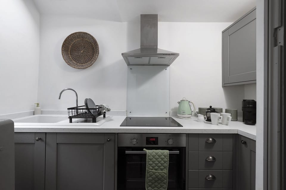 Quoin Cottage Kitchen - StayCotswold