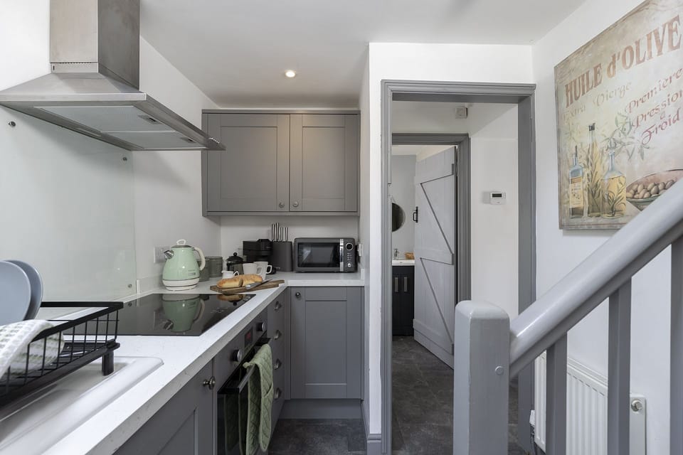 Quoin Cottage Kitchen - StayCotswold