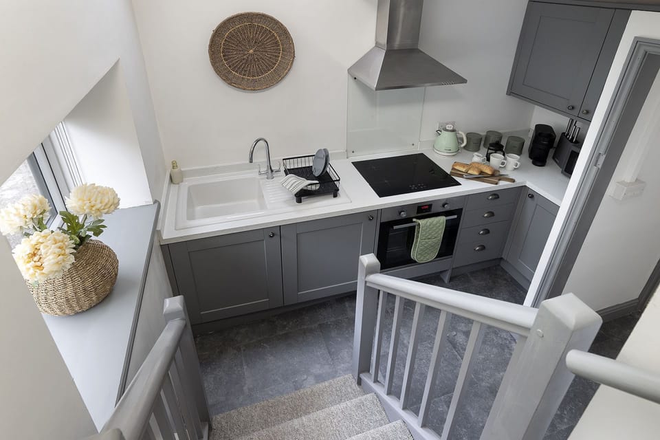 Quoin Cottage Kitchen - StayCotswold