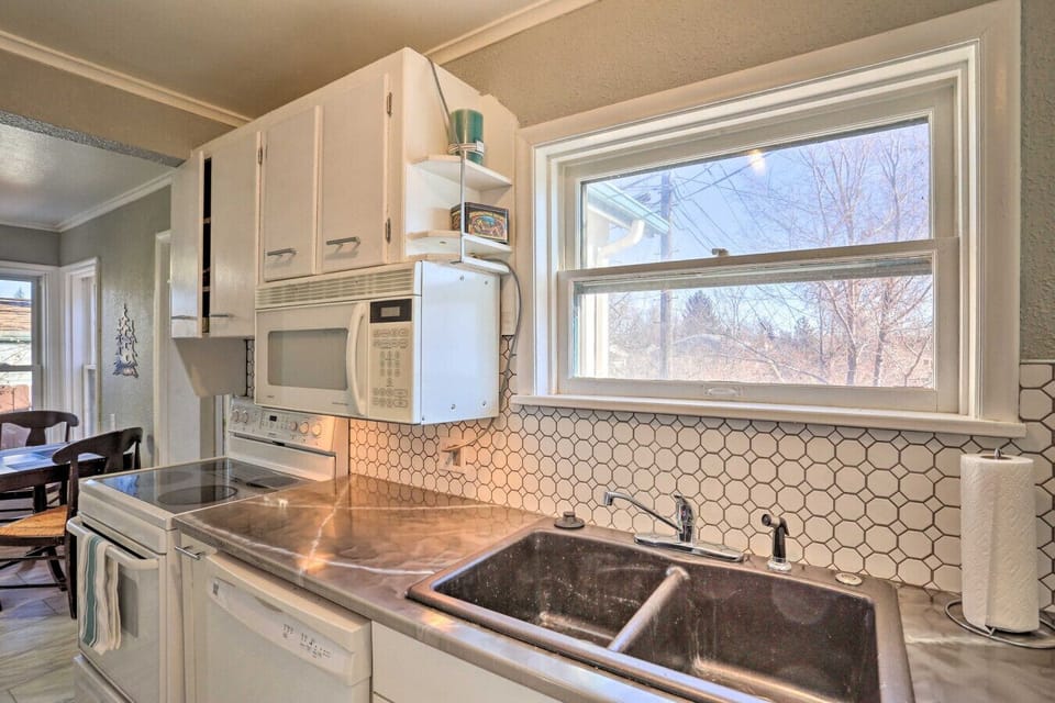 Kitchen | Coffee Maker | Dishwasher & Counter Space