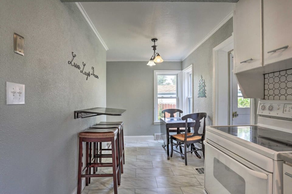 Breakfast Nook | Dining Table | Seats 4