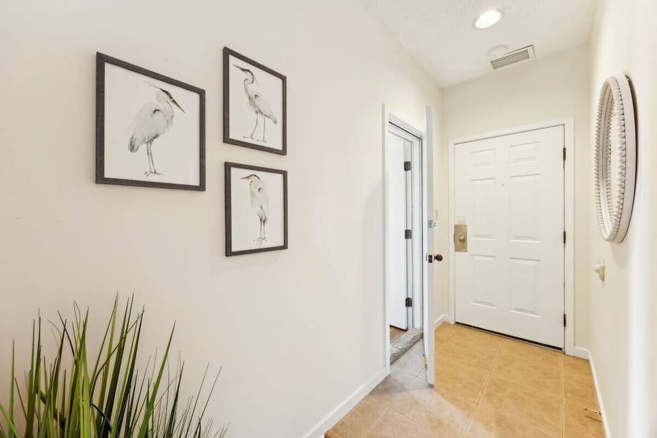 Entrance to lockoff guest bedroom
