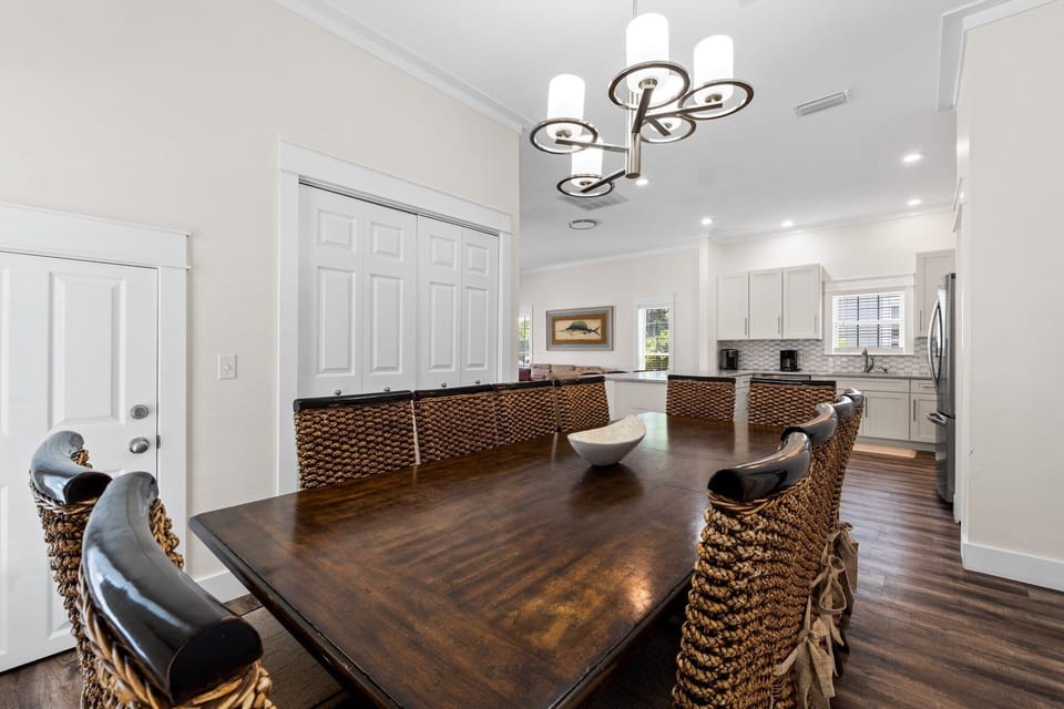 Beautiful dining area next to the kitchen.