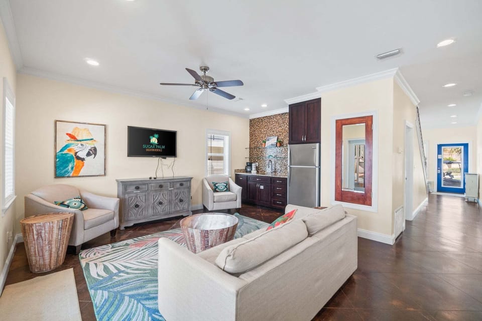 1st floor living area with easy access to grill and pool.