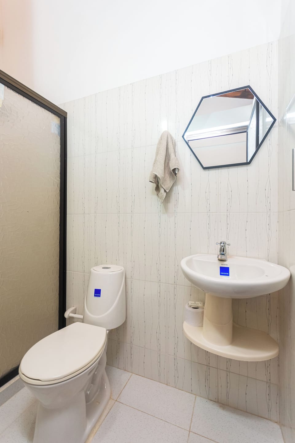 Standard Triple Room | Bathroom
