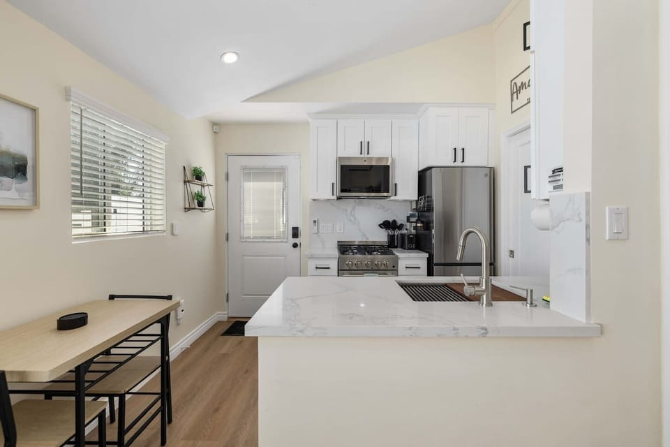 Kitchen Dining Area