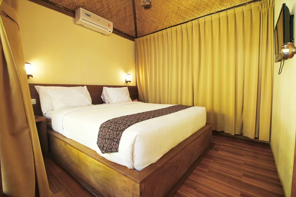 Deluxe Balcony | Premium bedding, in-room safe, desk, free WiFi