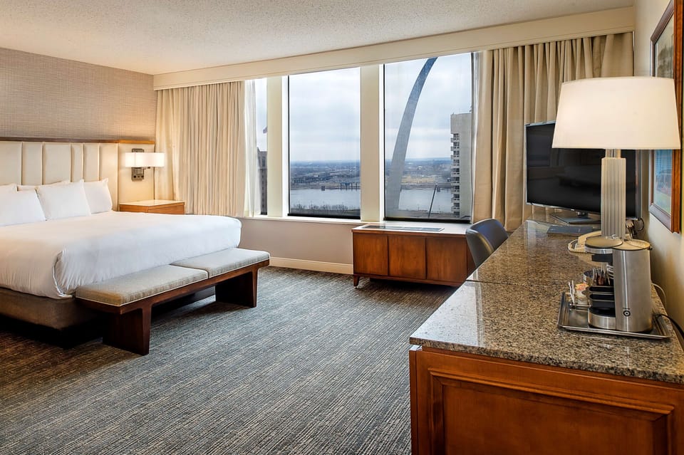 Premium bedding, in-room safe, desk, laptop workspace
