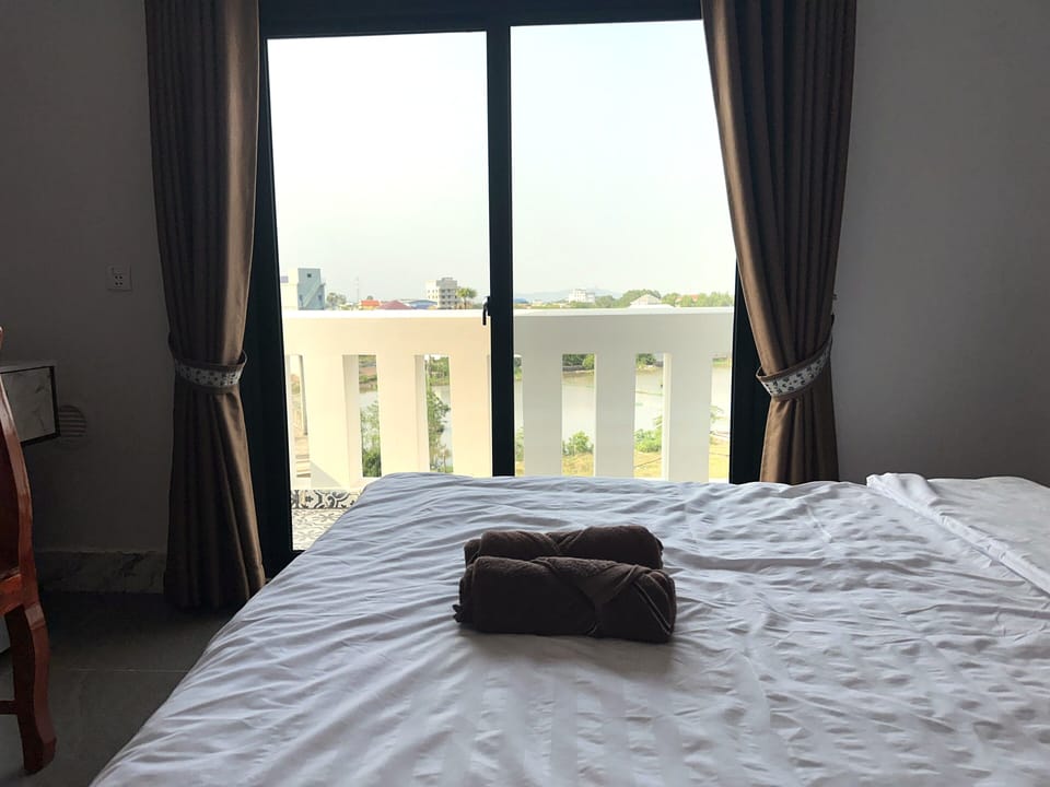 Apartment, Balcony | Laptop workspace, WiFi (free), bed sheets