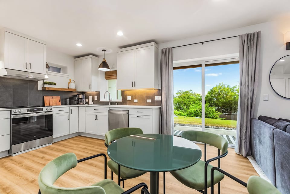 Apartment | Private kitchen | Fridge, microwave, oven, stovetop
