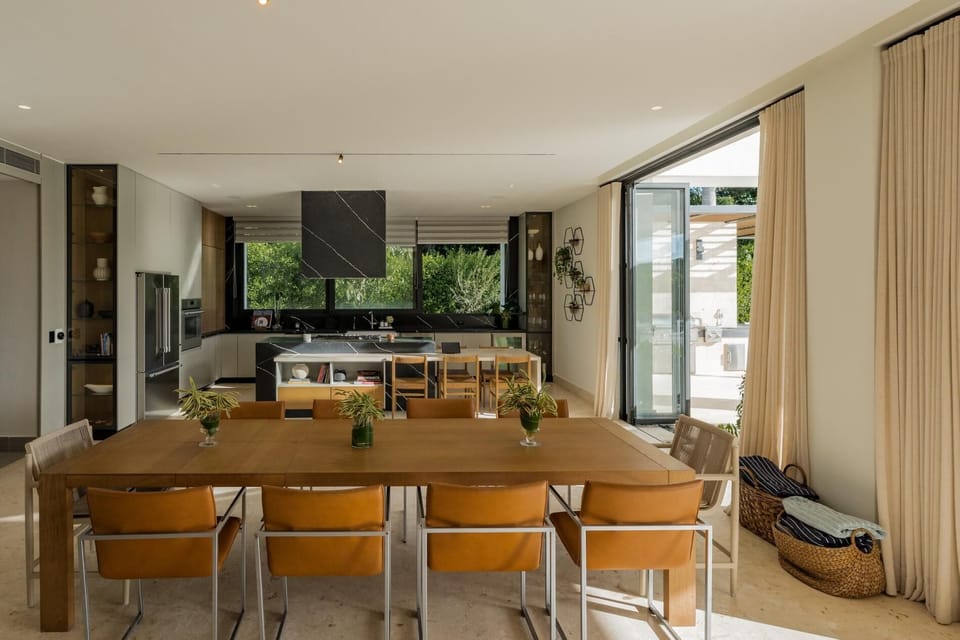Lagos 28 - Modern villa with amazing lake views with chef and service staff (7759)