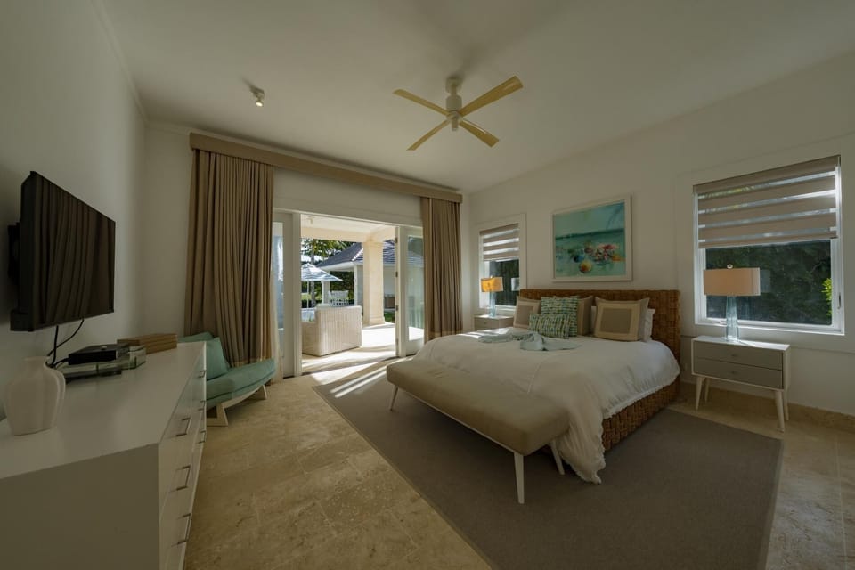 Arrecife 39 - Spacious 5BR villa near beach & golf (8003)