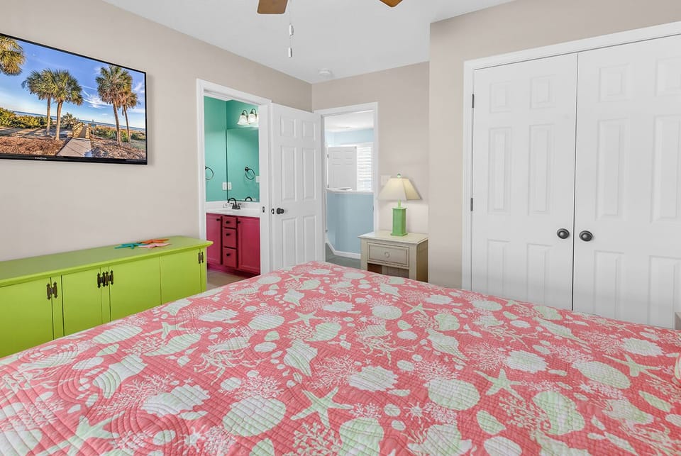Bedroom 4 with a queen bed