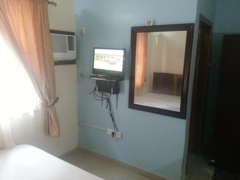 Standard Single Room, 1 Bedroom, City View | In-room safe, desk, blackout drapes, free WiFi