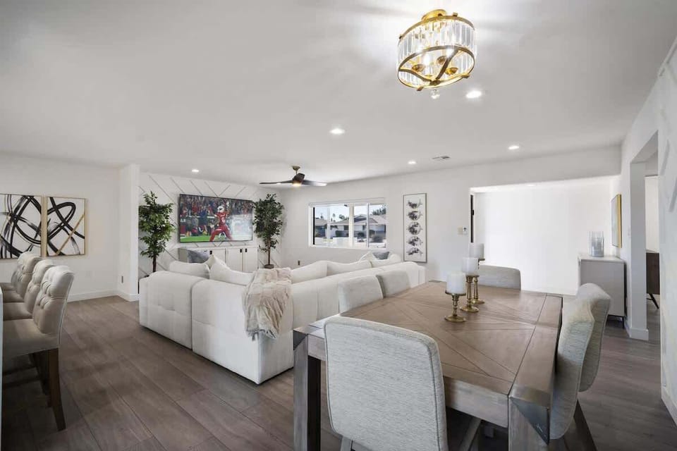 Dining area with seating for 6 guests.