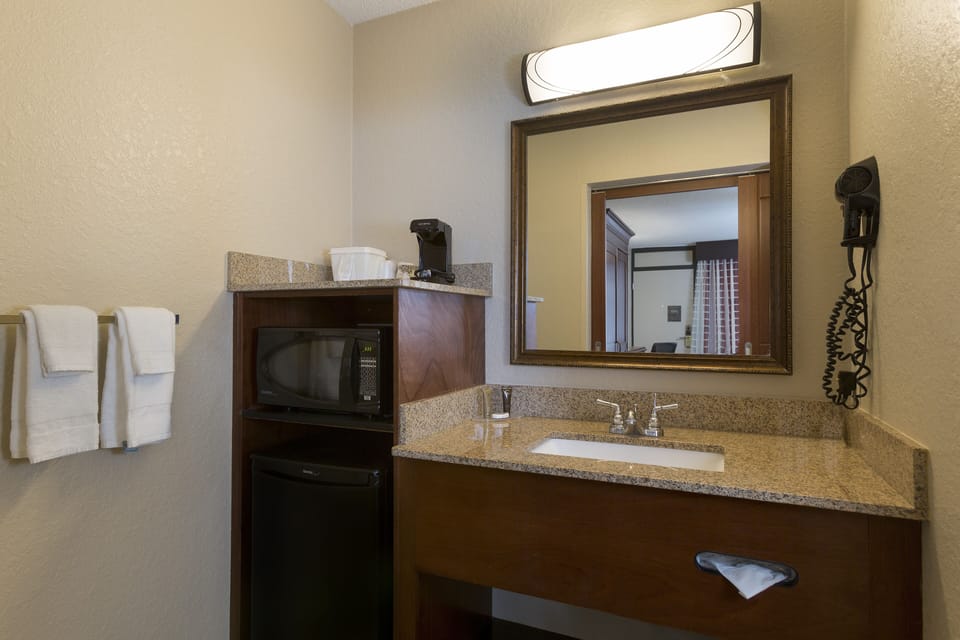 Combined shower/tub, eco-friendly toiletries, hair dryer, towels