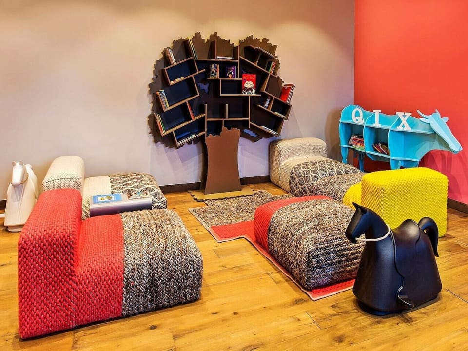 Kids’ Play Room – Little ones can have fun in the vibrant Kids’ Play Room, a safe and engaging space designed for play and creativity. Please note that access is available as an additional paid facility.