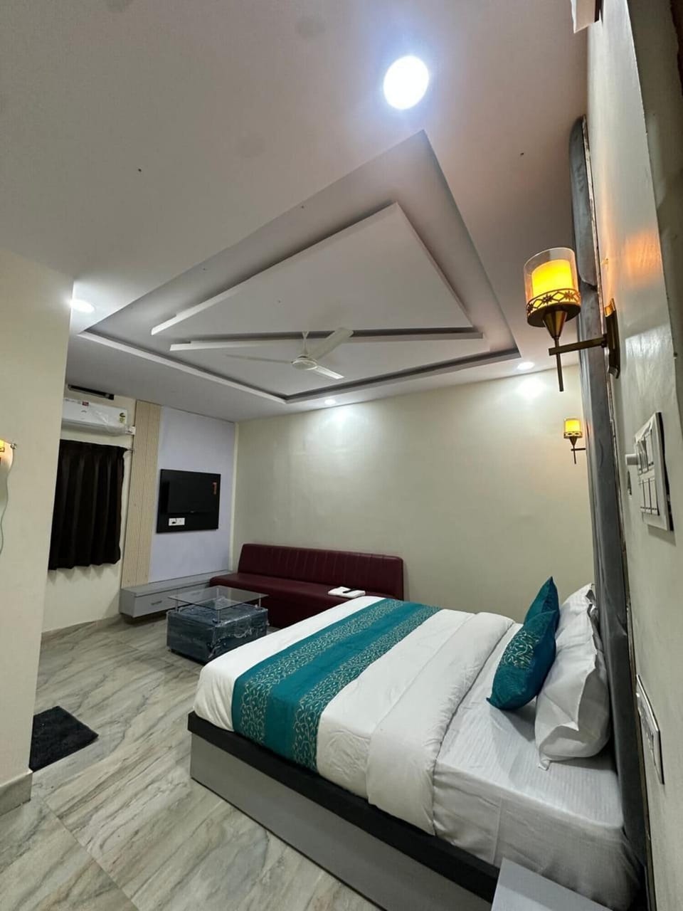 Deluxe Room, Air conditioning | Laptop workspace, rollaway beds, free WiFi, bed sheets