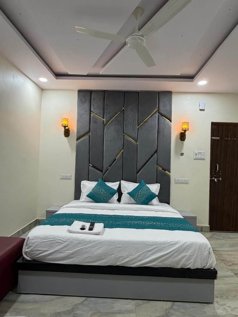 Deluxe Room, Air conditioning | Laptop workspace, rollaway beds, free WiFi, bed sheets