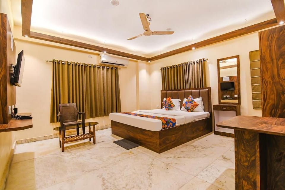 Minibar, free WiFi, bed sheets