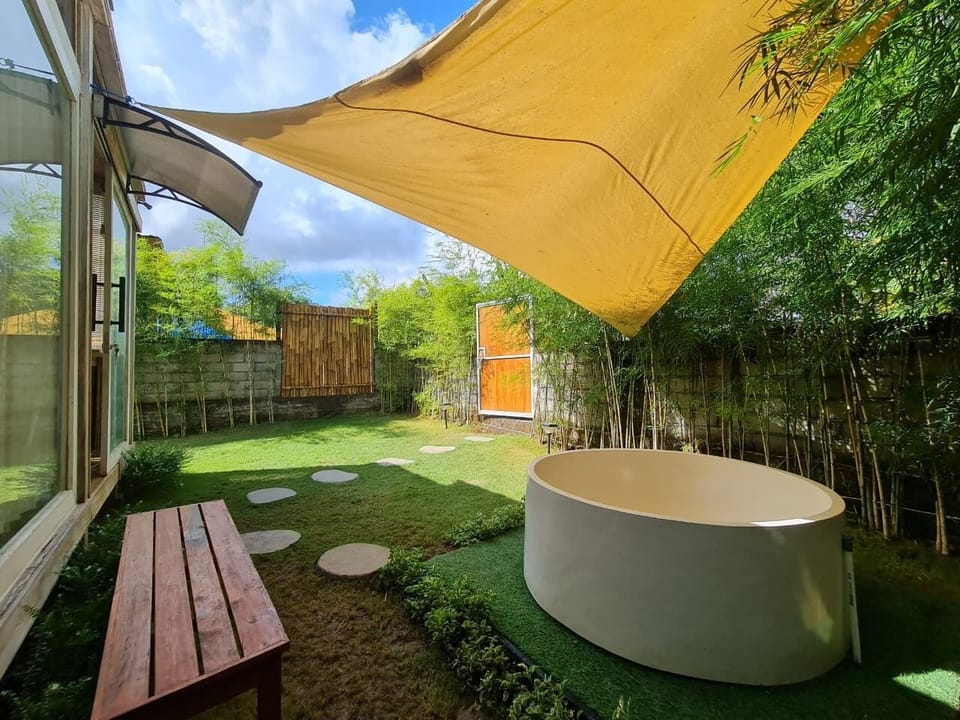 Outdoor spa tub
