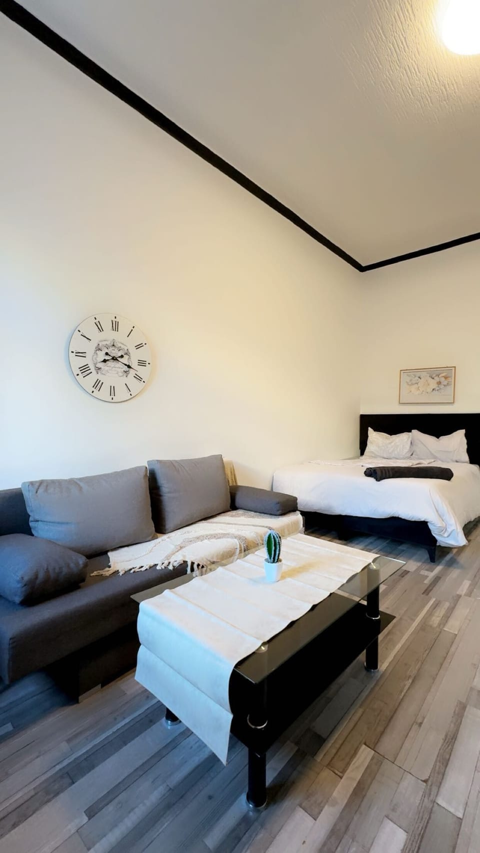 Basic Apartment | Iron/ironing board