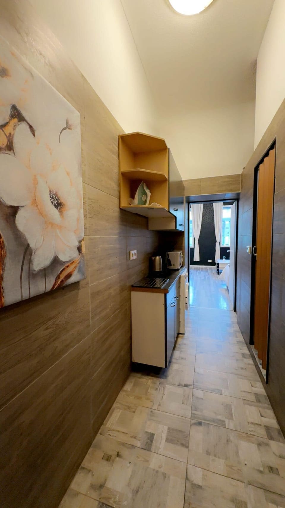 Basic Apartment | Private kitchen | Fridge, microwave, stovetop, cookware/dishes/utensils