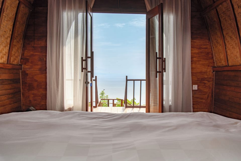Deluxe Double Room, Ocean View | Desk, rollaway beds, free WiFi, bed sheets