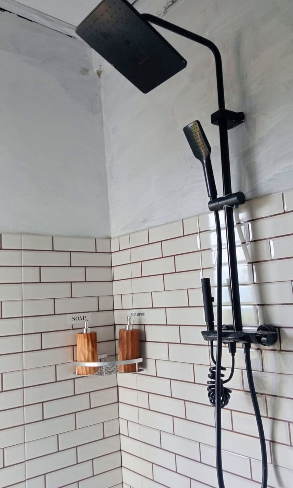 Deluxe Double Room, Ocean View | Bathroom | Shower, rainfall showerhead, free toiletries, hair dryer
