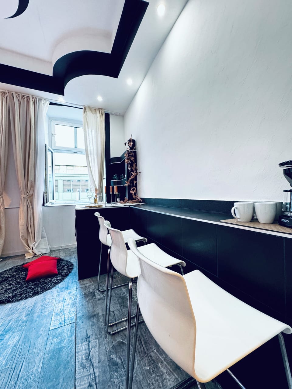 Basic Apartment | Iron/ironing board