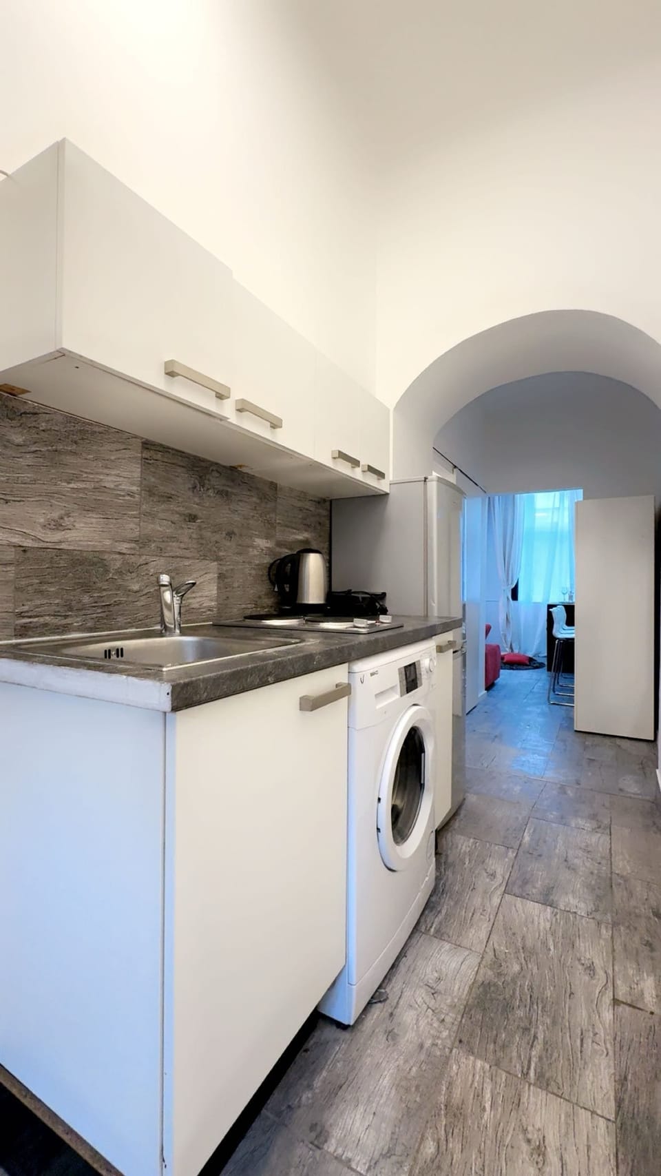 Basic Apartment | Private kitchen | Fridge, microwave, stovetop, cookware/dishes/utensils