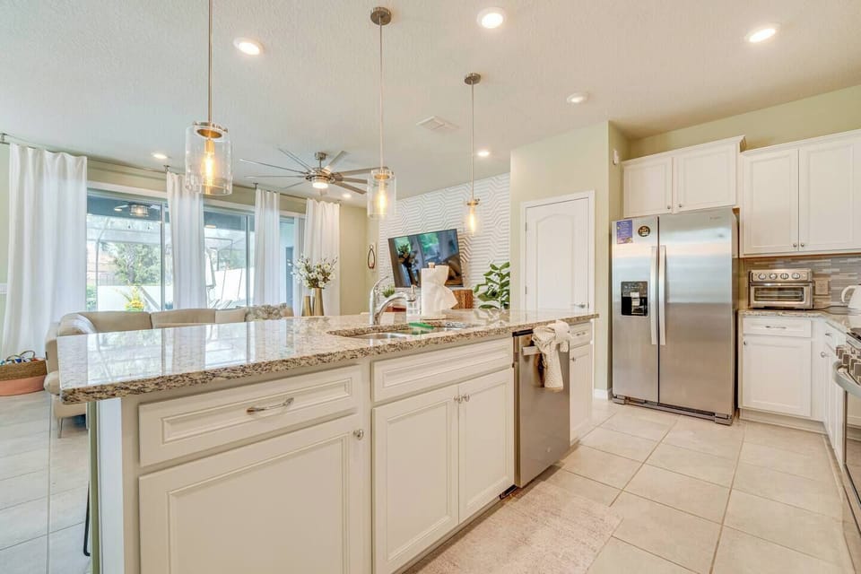 Fully equipped and modern kitchen