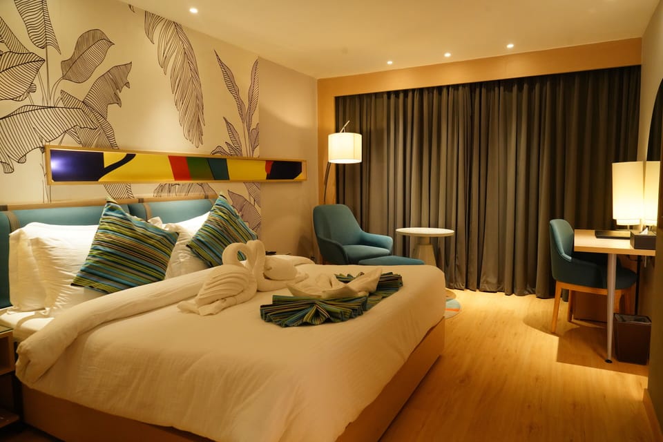Premium Double Room, 1 King Bed, Balcony, City View | In-room safe, desk, iron/ironing board, free WiFi