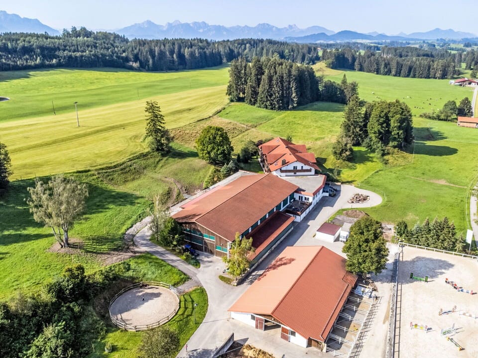 House, Landscape, Land Lot, Plain, Roof, Rural Area, Human Settlement, Estate, Village, Farmhouse