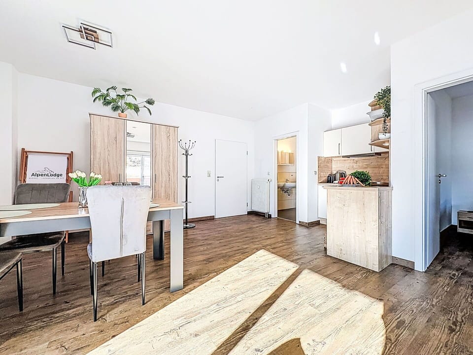 Wood, Flooring, Wood Flooring, Furniture, Floor, Interior Design, Apartment, Ceiling, Room, Hardwood