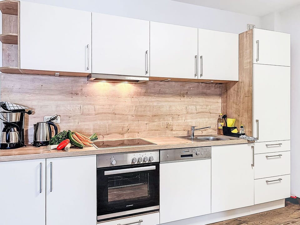 Kitchen Appliance, Kitchen, Countertop, Major Appliance, Cabinetry, Flooring, Home Appliance, Furniture, Interior Design, Home