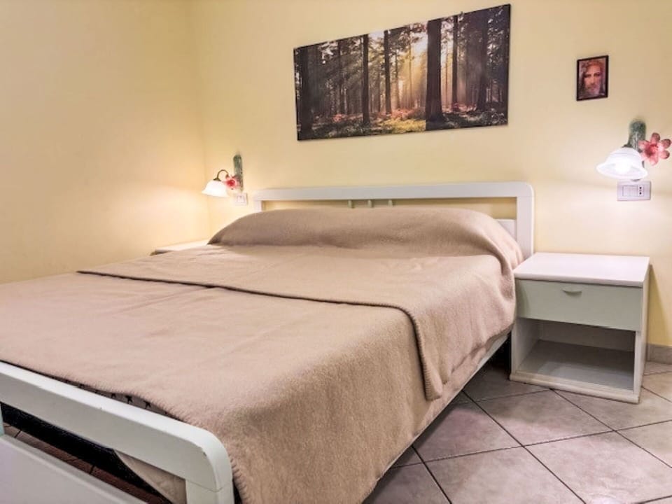 Bed, Furniture, Bedroom, Bedding, Bed Sheet, Interior Design, Room, Floor, Bed Frame, Flooring