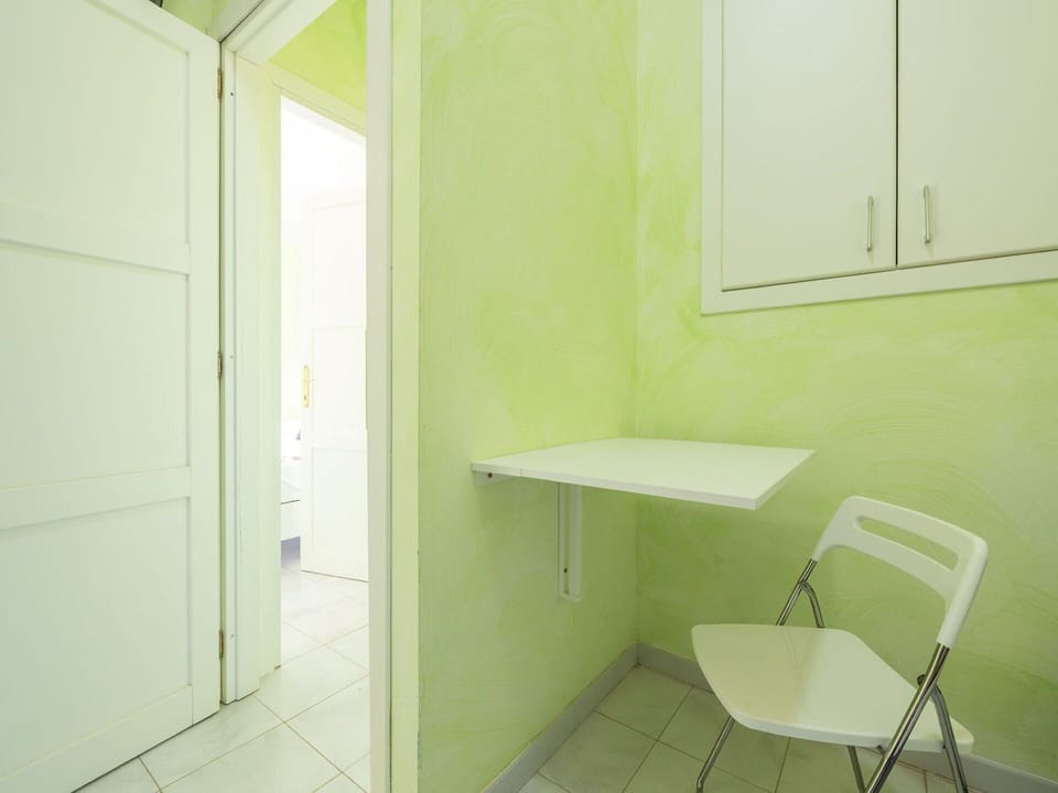Wall, Flooring, Floor, Interior Design, Furniture, Room, Ceiling, Paint, Plaster