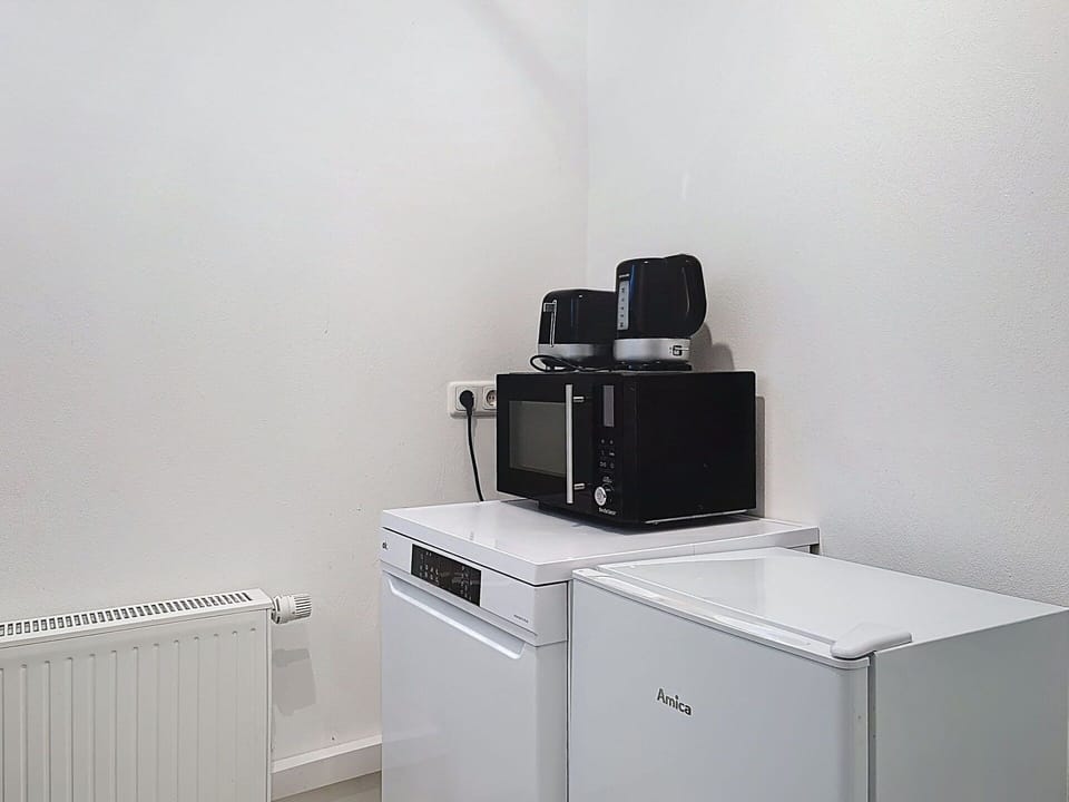 Major Appliance, Electronic Device, Kitchen Appliance, Home Appliance, Machine, Washing Machine, Small Appliance, Cabinetry, Electronics