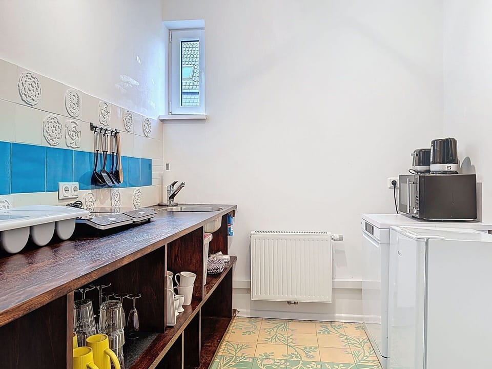 Flooring, Interior Design, Floor, Plumbing Fixture, Tap, Countertop, Ceiling, Room, Sink, Cabinetry