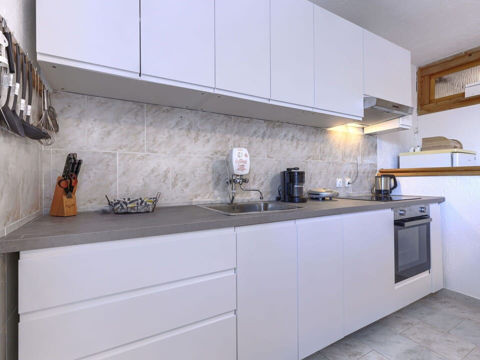 Kitchen, Countertop, Kitchen Appliance, Major Appliance, Cabinetry, Flooring, Wood, Home Appliance, Interior Design, Kitchen Sink