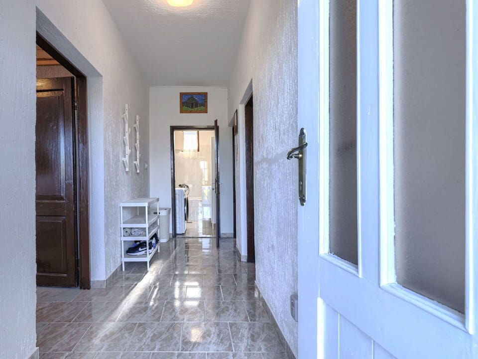 Flooring, Floor, Wood, Interior Design, Ceiling, Room, Apartment, Door, Wood Stain