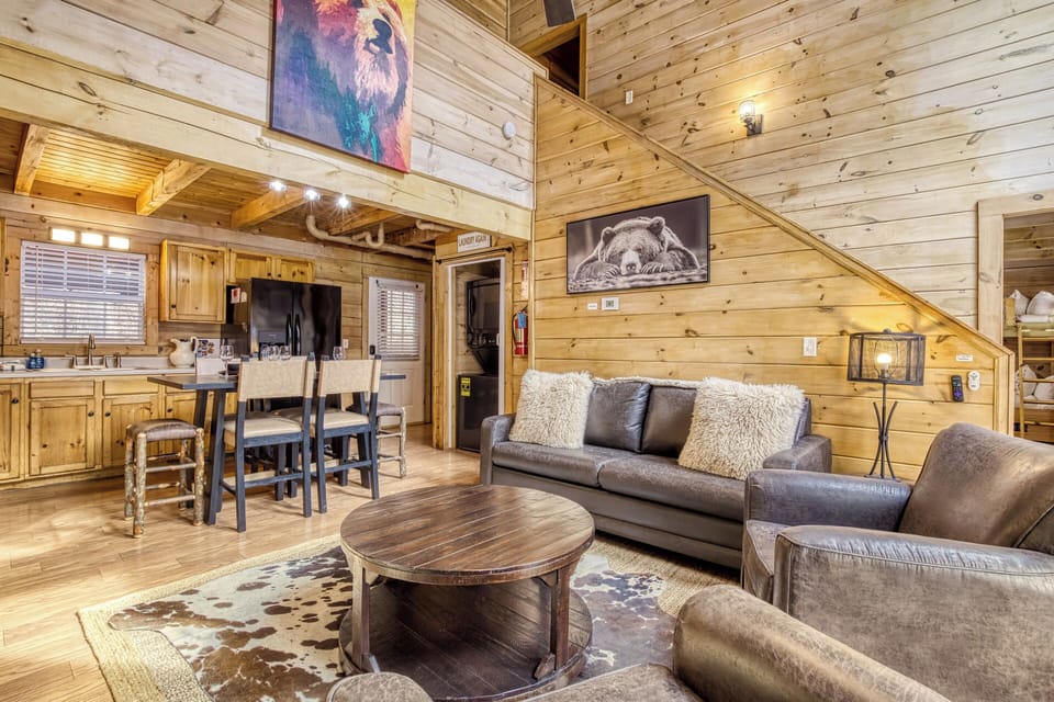 Cabin in Gatlinburg "Ole Red" - Living room and fully furnished kitchen